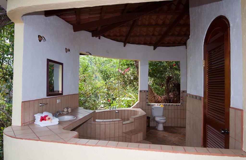 Lagunavista Villas Carate エクステリア 写真