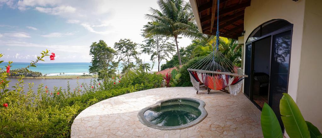 Lagunavista Villas Carate エクステリア 写真