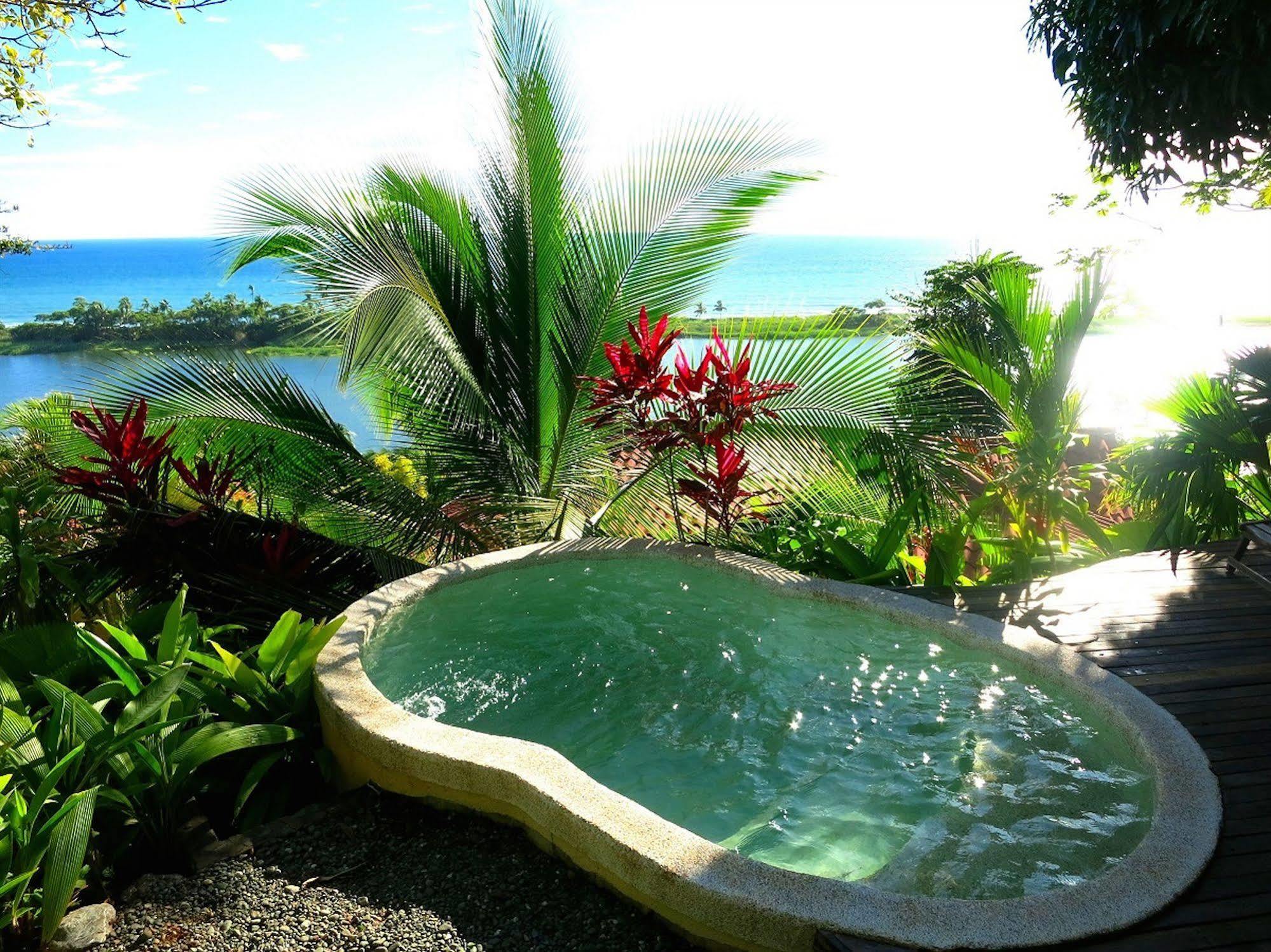 Lagunavista Villas Carate エクステリア 写真