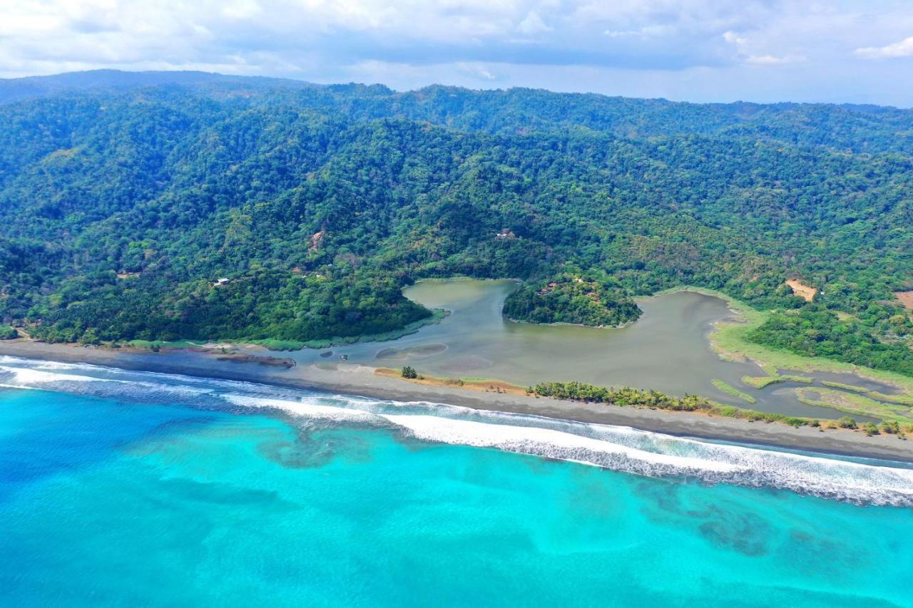 Lagunavista Villas Carate エクステリア 写真